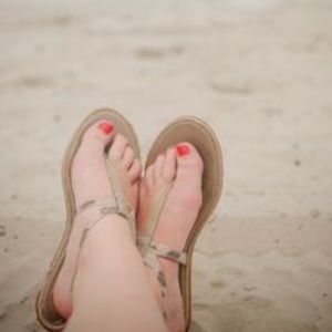 UGG kennaria sandals!